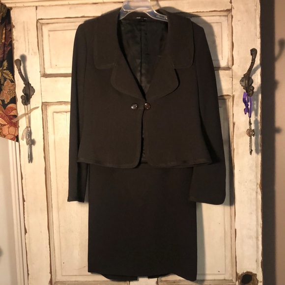 Absolutely Beautiful Ellen Tracy Business Suit Size 6 top & 4 Skirt Dark… - Picture 1 of 16
